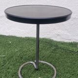 Bauhaus-style pedestal table