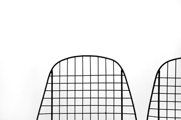 Chaise prototype originale vintage scandinave moderne du milieu du siècle en fil noir minimaliste, années 1960, ensemble de 2