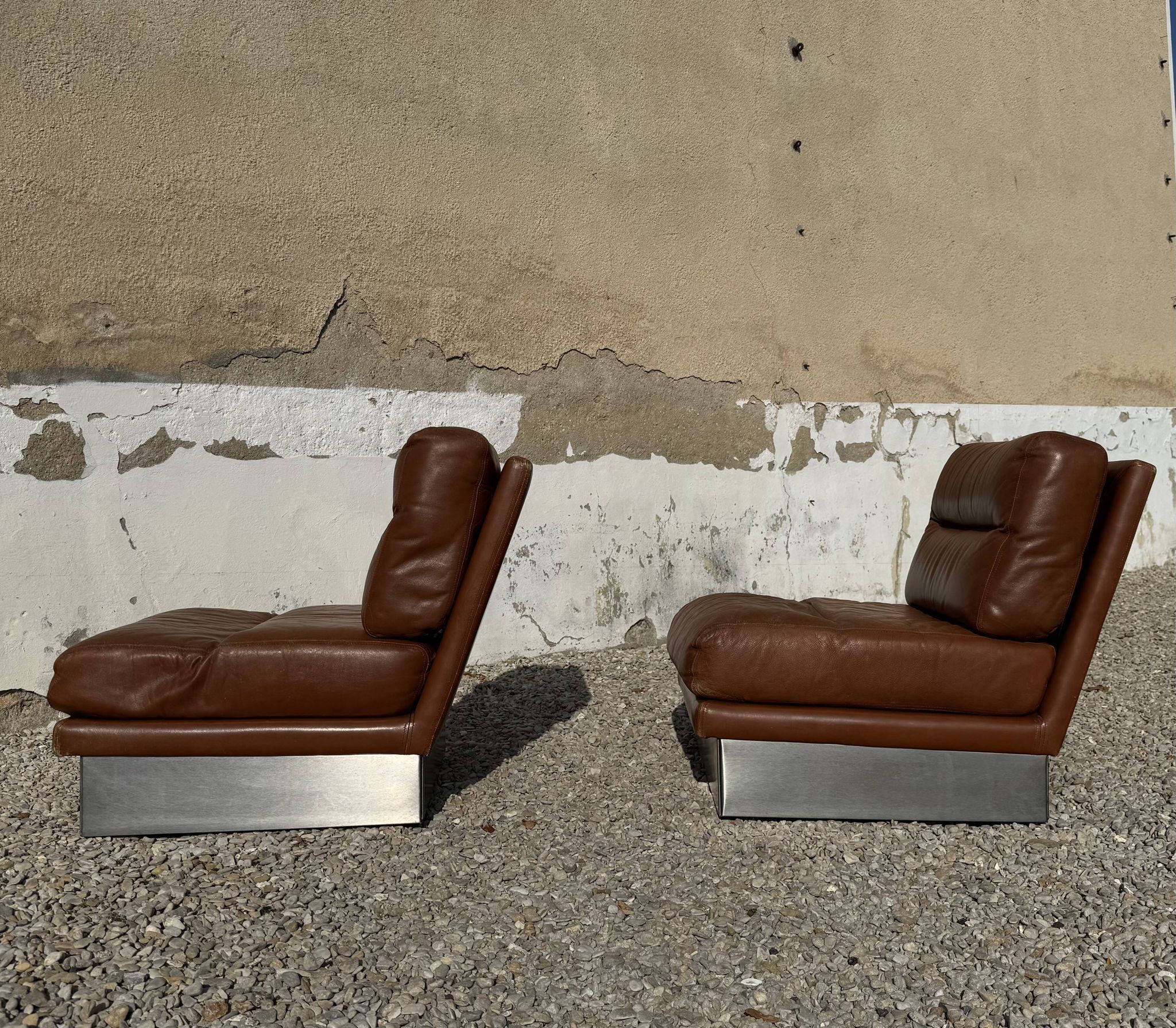 Complete vintage living room set, brushed aluminum and brown leather, France, 1970