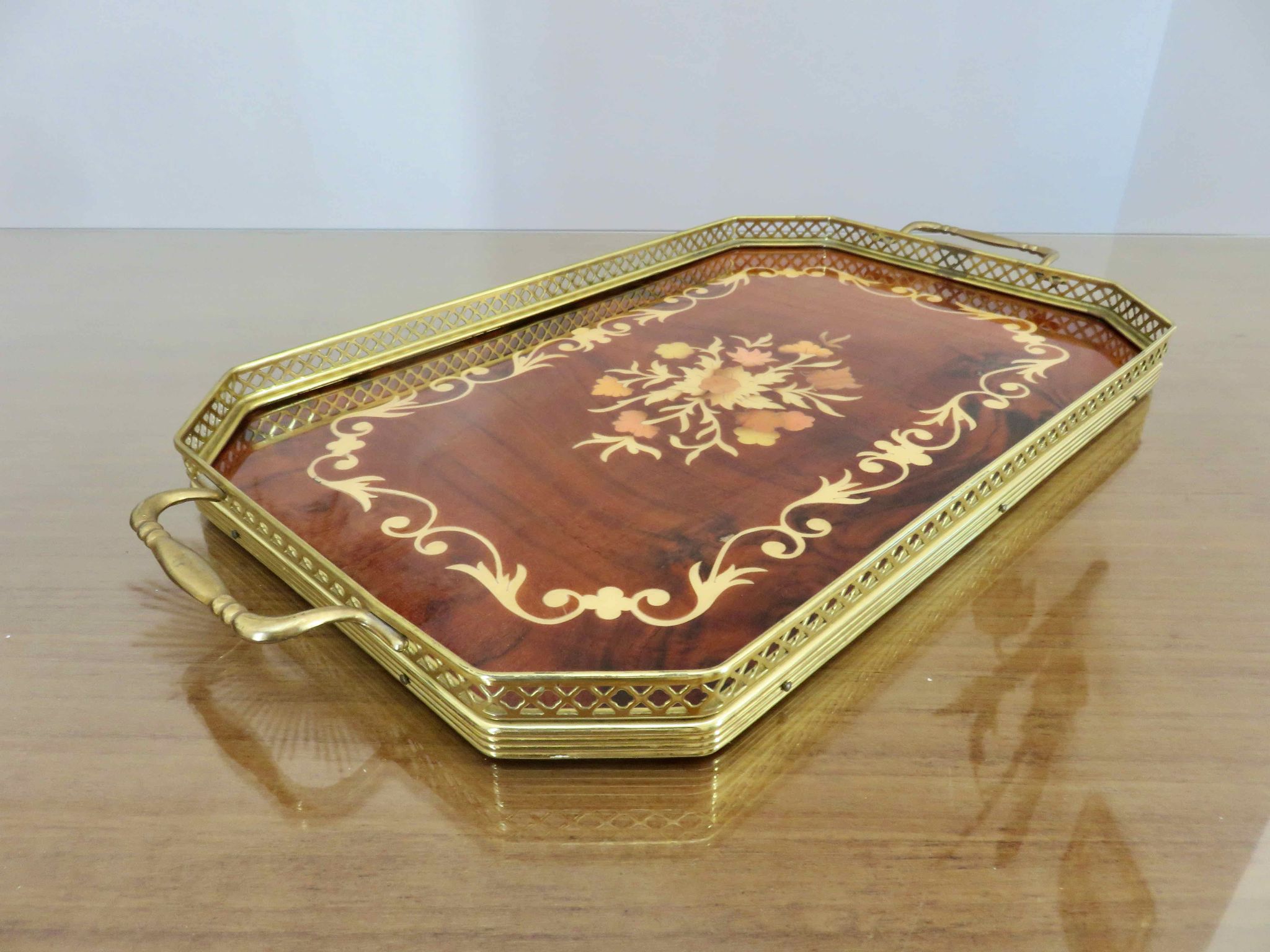 Octagonal tray in marquetry and brass, Italy, Art Deco 1940s 1950s