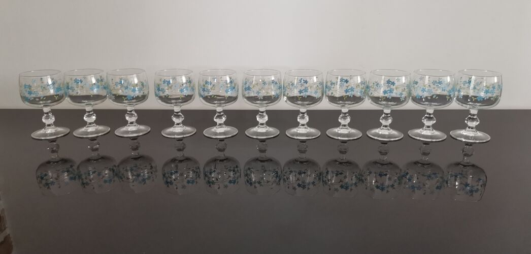 11 glasses with feet Arcopal model Veronica vintage 80'S