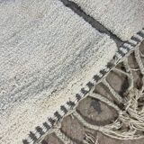 Handmade pure wool carpet, Moroccan artisan, size 1.5/2.5 m.