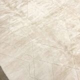 Tapis berbère marocain M'rirt écru uni à motifs gravés 303x290cm