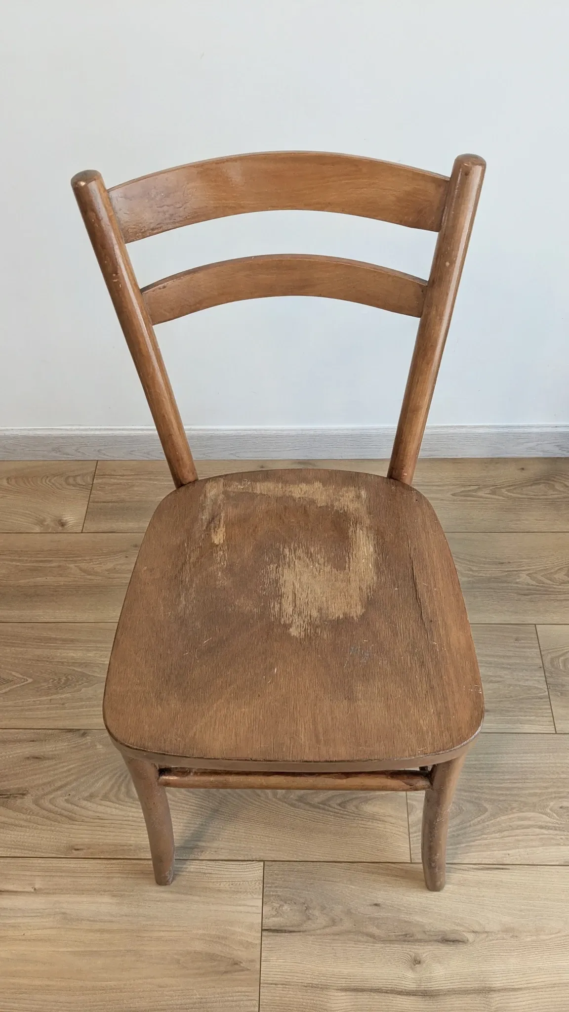 Vintage patina Luterma curved wood bistro chair – Antique