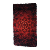 Tapis rya abstrait en laine rouge, style milieu du siècle | Suède | Années 1960