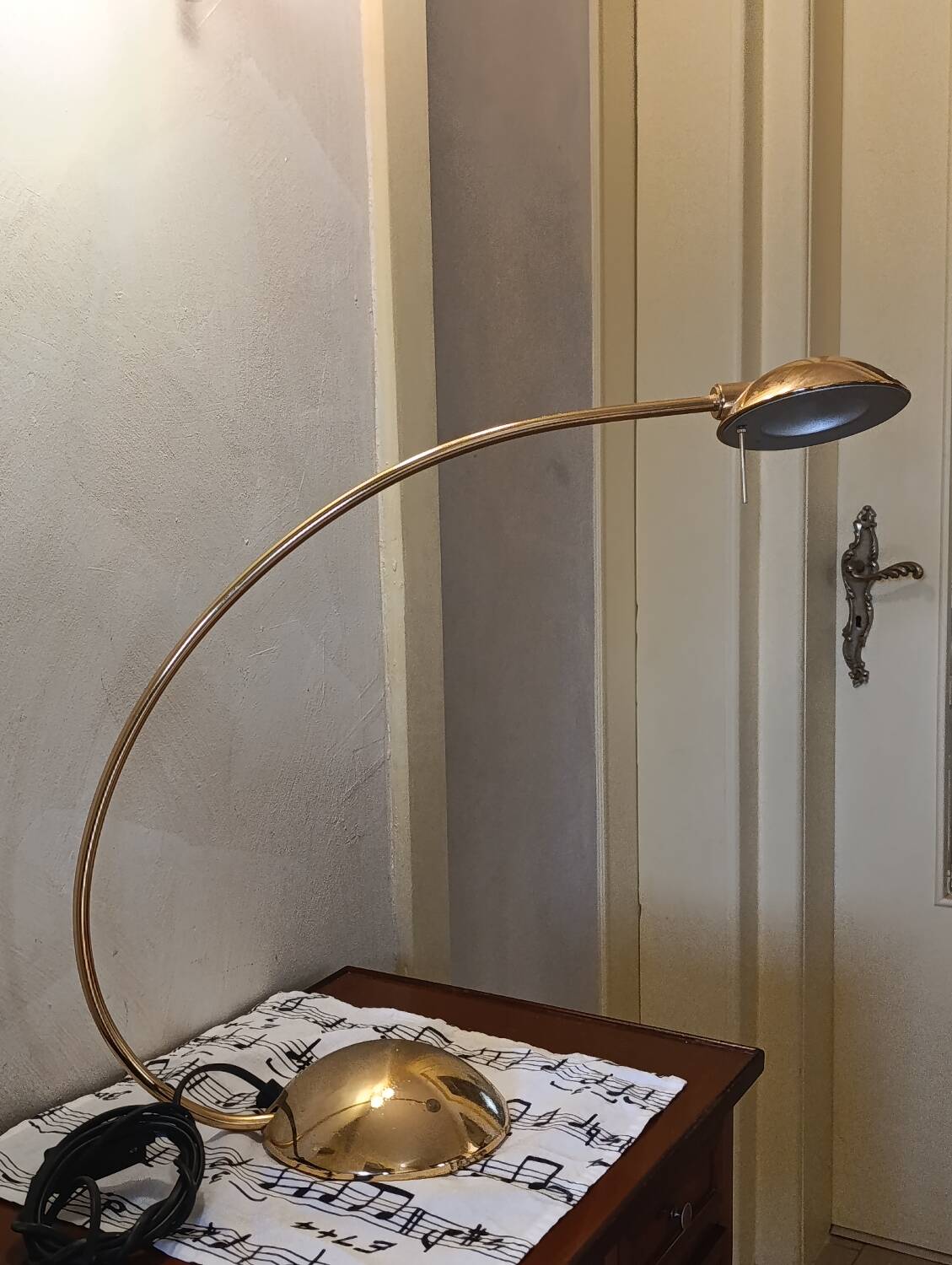 Lampe de bureau forme arc laiton
