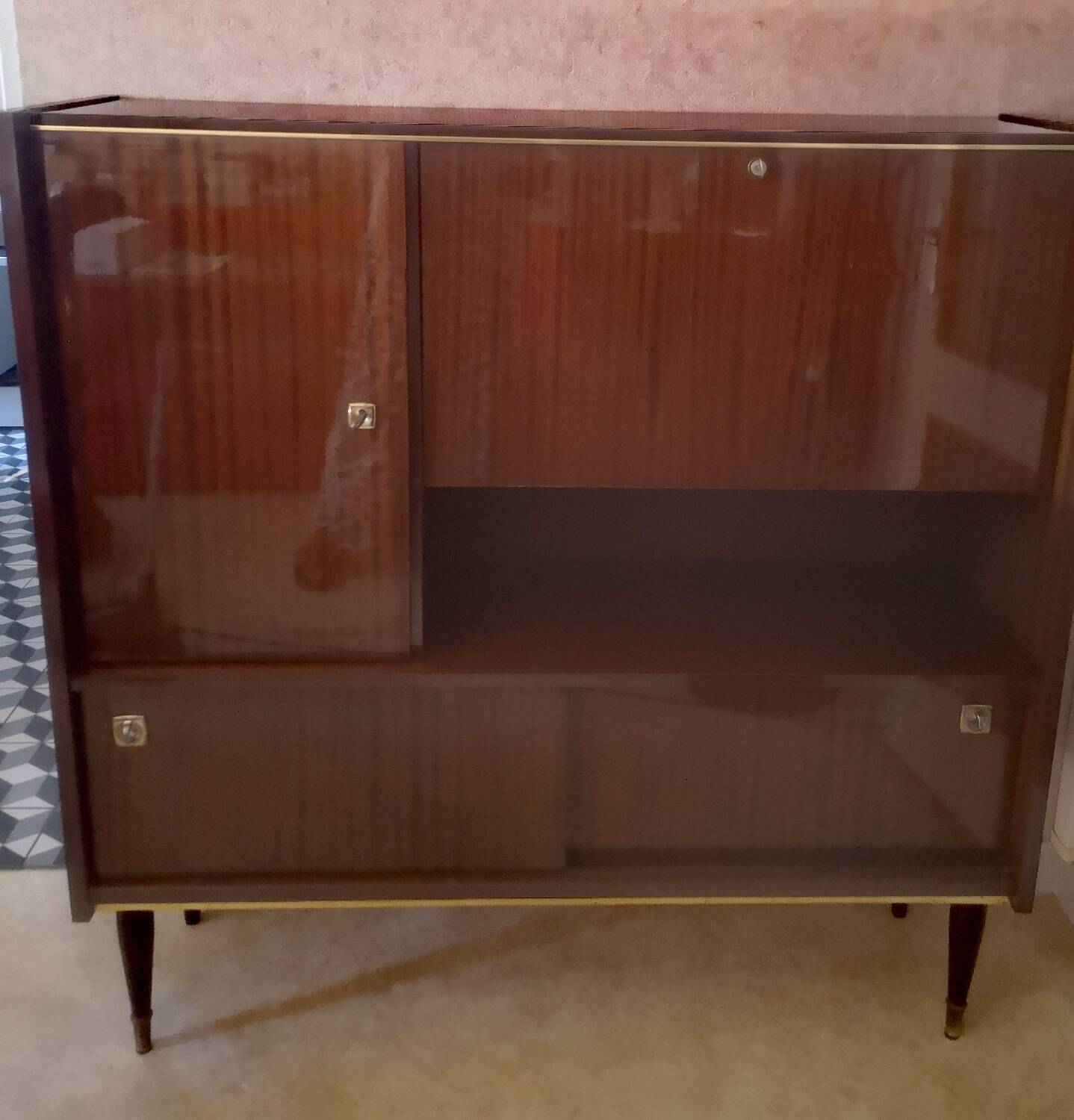 Bar cabinet