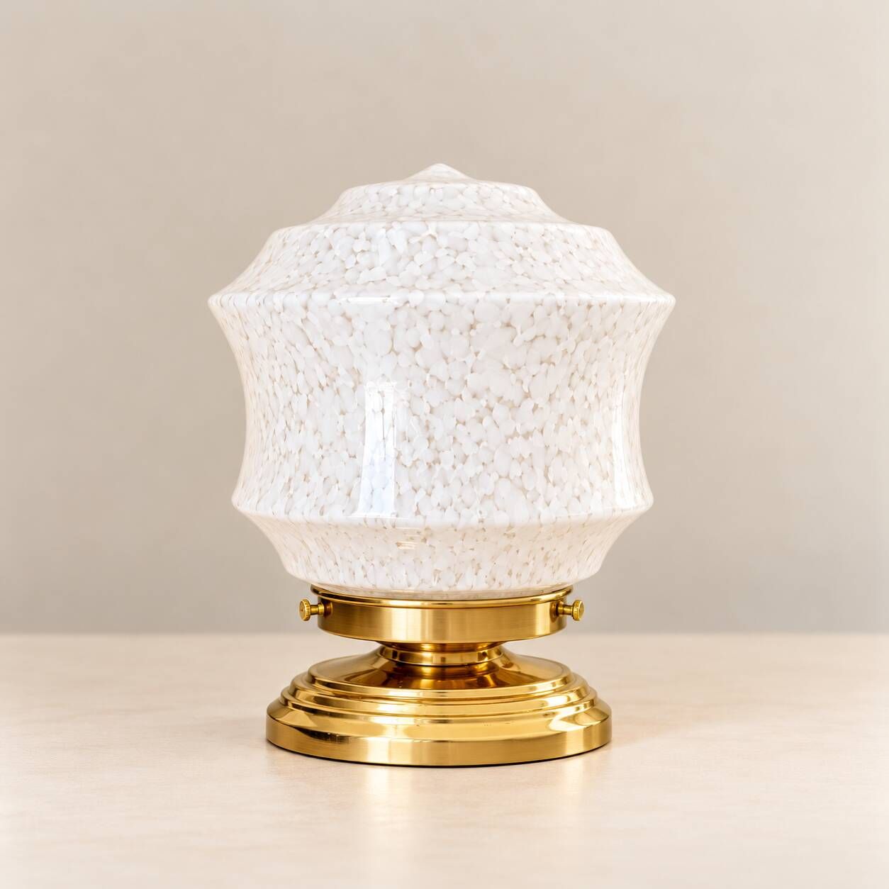 Zoé — Table lamp in speckled white Clichy glass and gold brass.