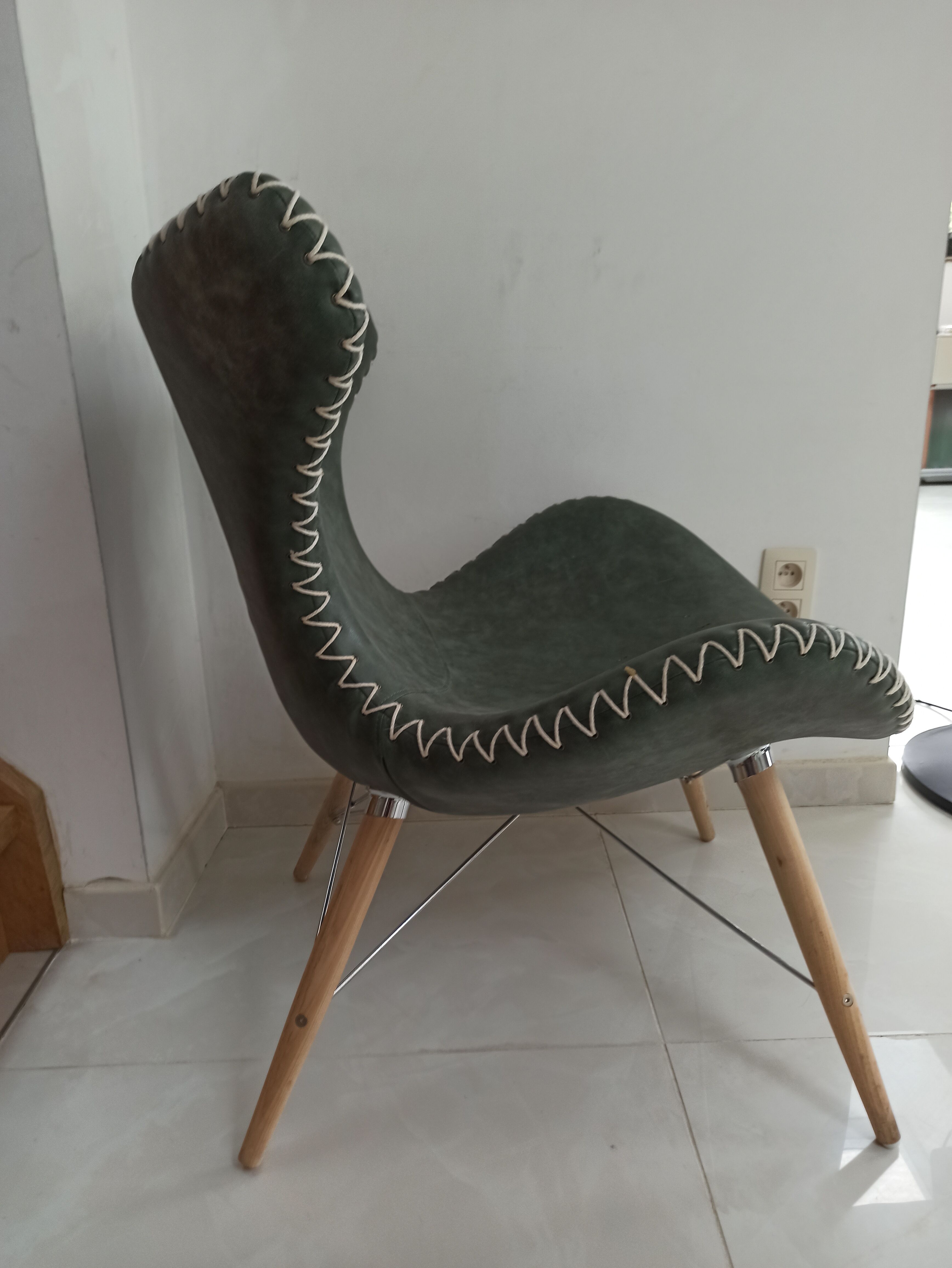 Fauteuil contemporain cuir bois et corde