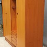 Scandinavian dressing cabinet with round mirror