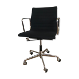 Fauteuil modèle EA117 de Charles et Ray Eames édition Vitra
