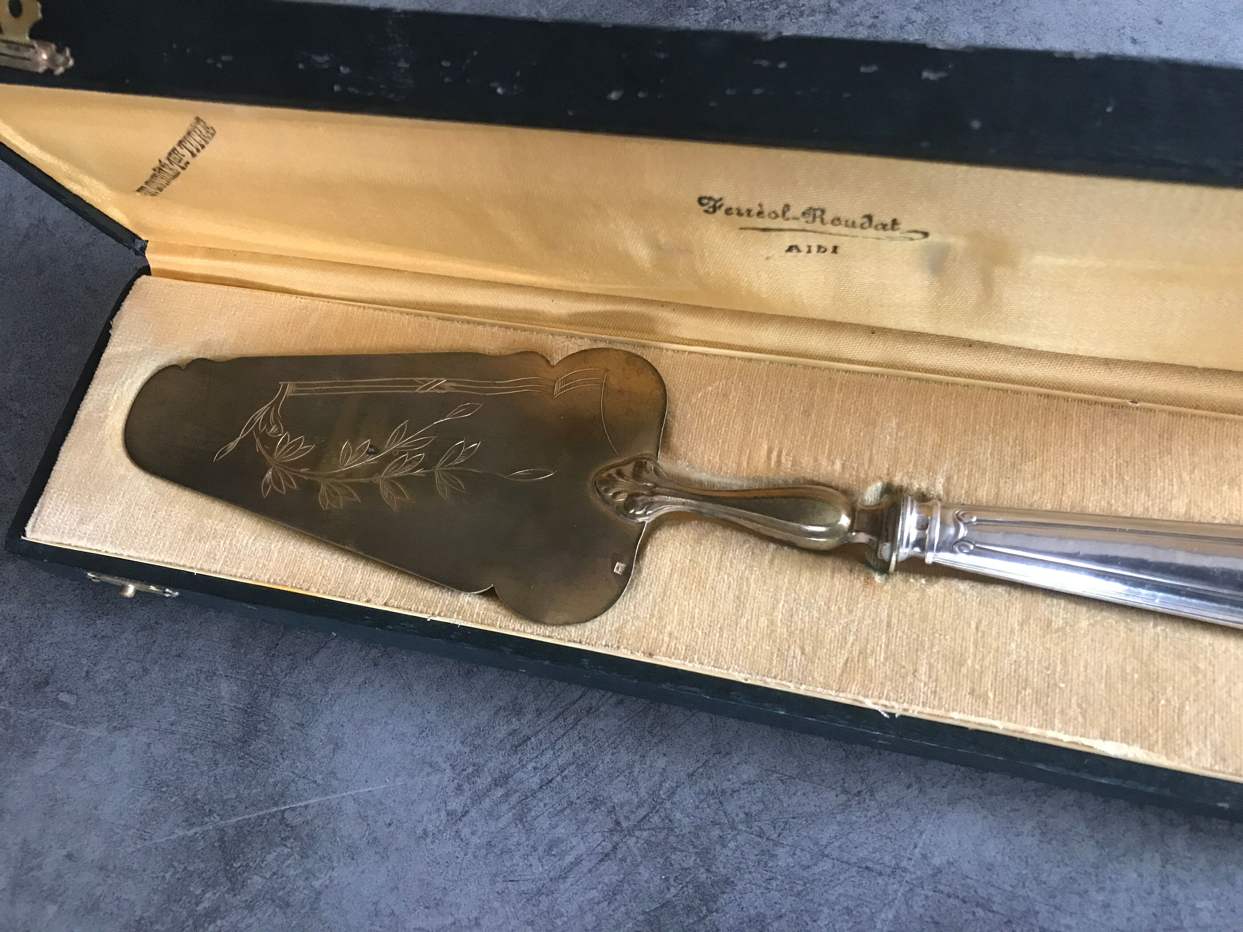 ANTIQUE SILVER PIE AND GOLDEN METAL SHOVEL in FÉRRÉOL-Boudat BOX