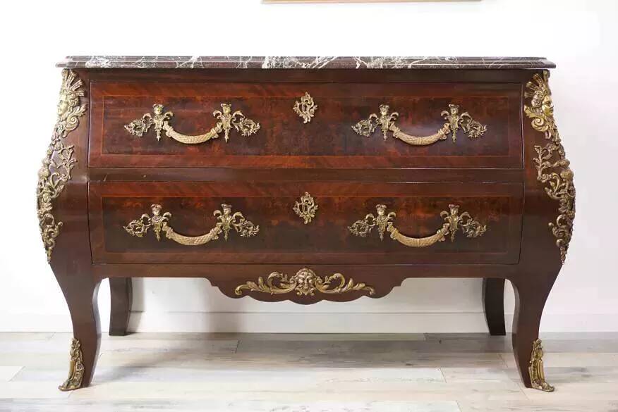 Antique chest of drawers in mahogany, Amboyna burl, red marble and bronze