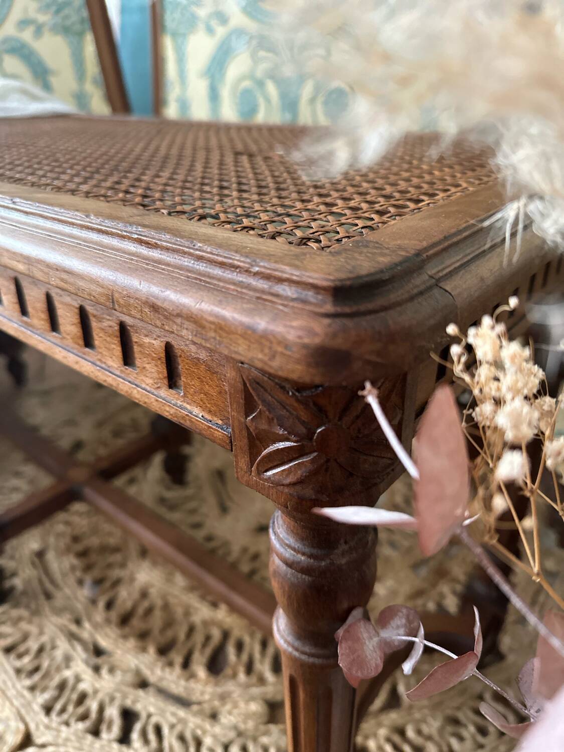 Piano bench seat in cane