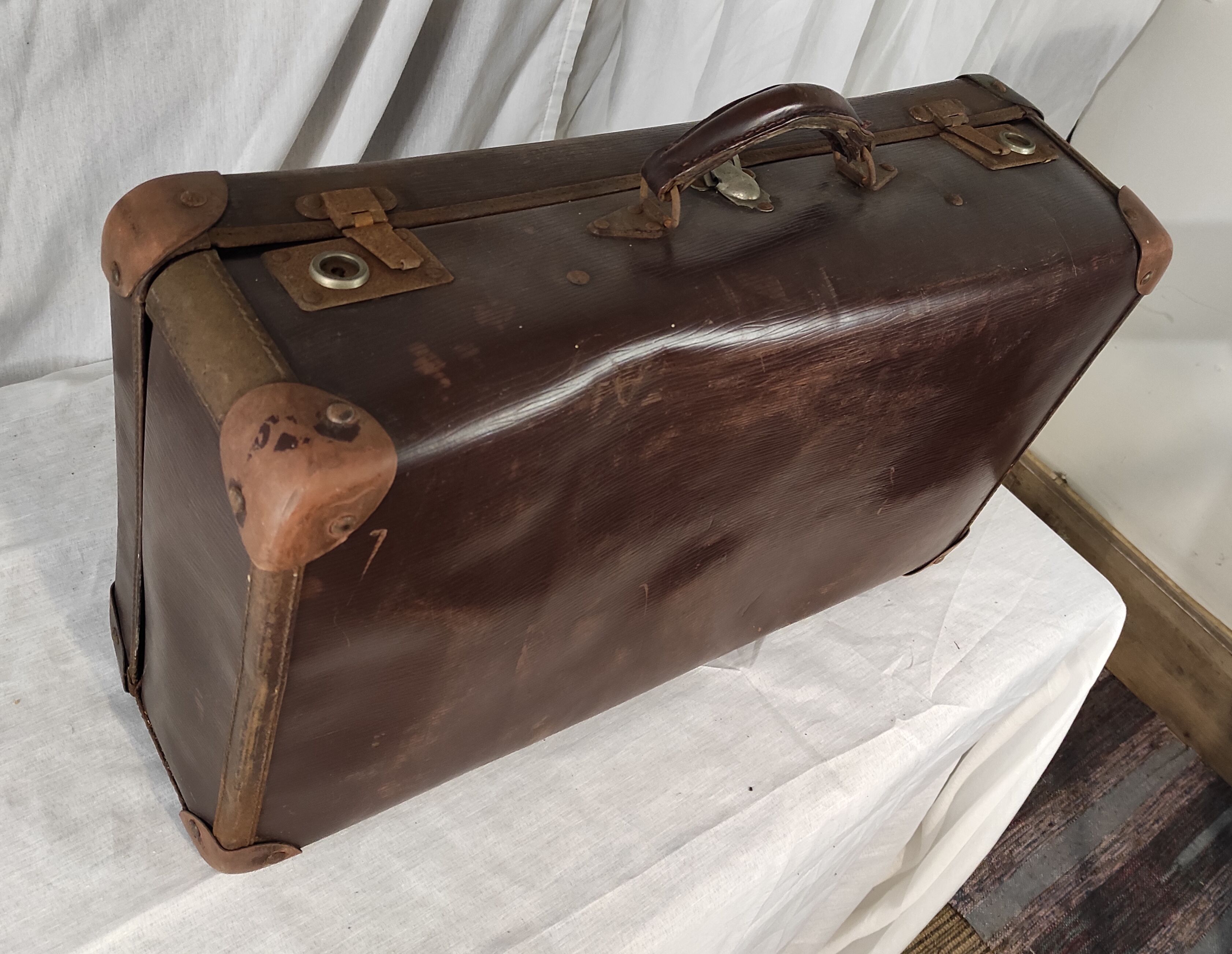 Old suitcase 40s / 50s