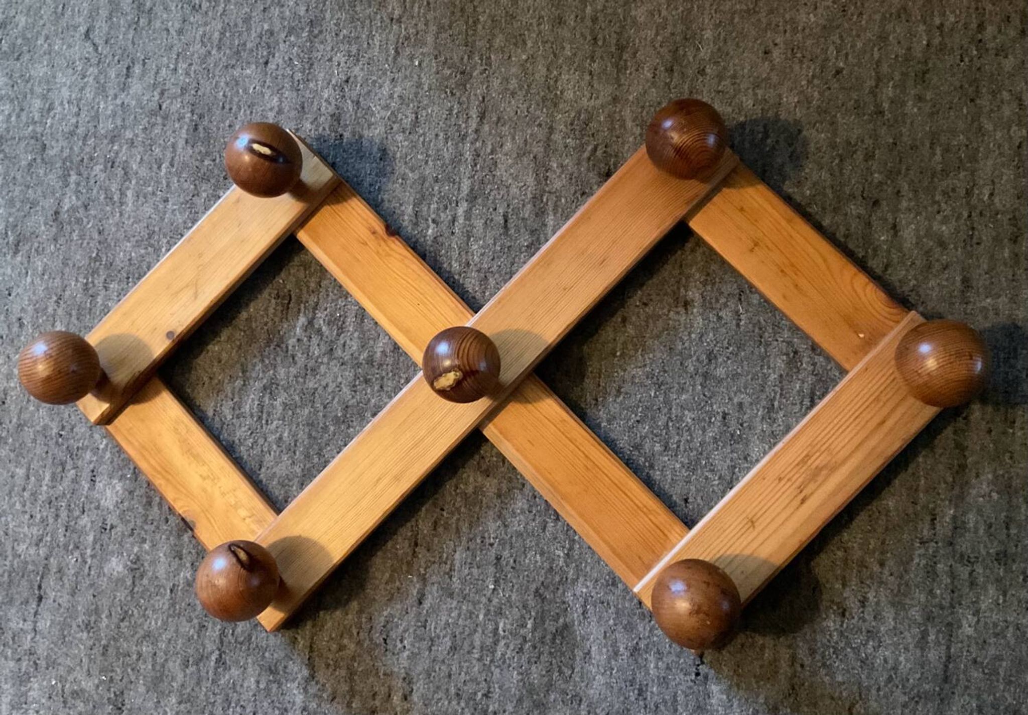 Porte manteau scandinave en pin massif