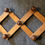 Porte manteau scandinave en pin massif