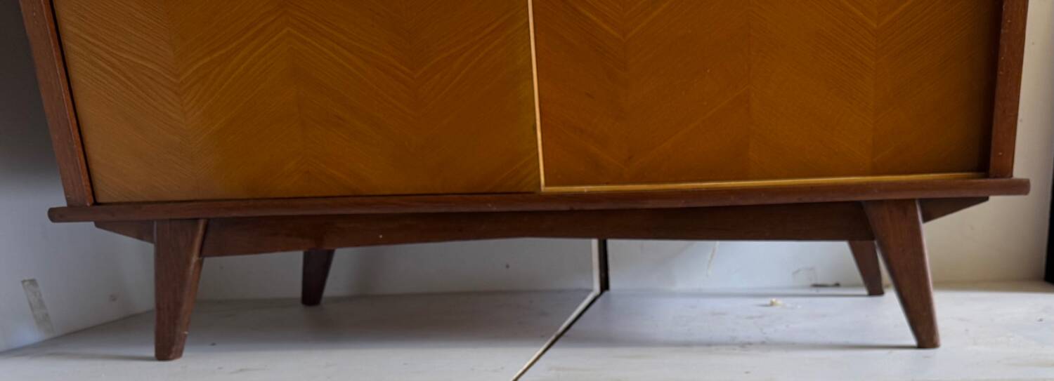 Armoire vintage à pieds compas