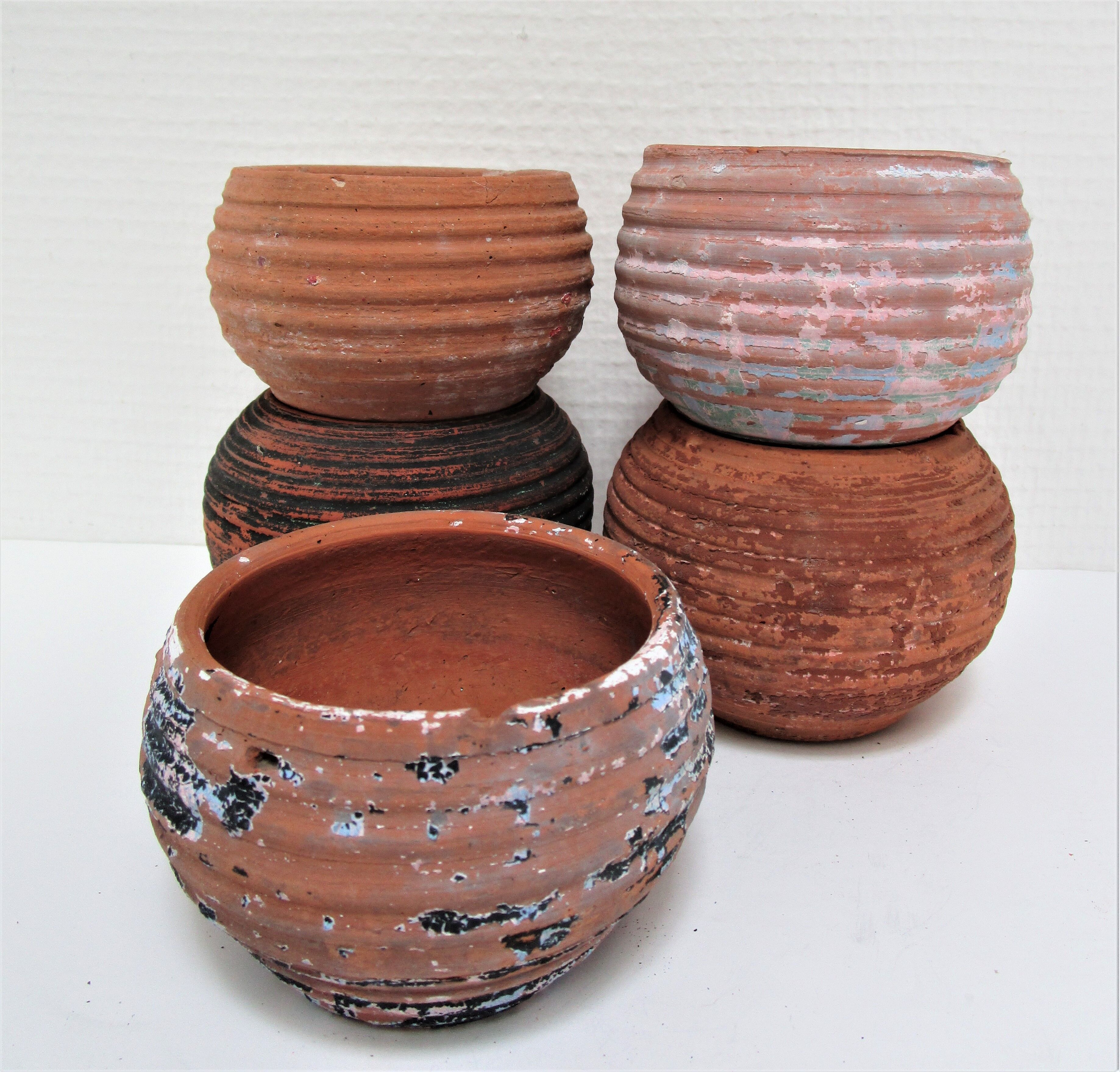 Five pots terracotta patina vintage