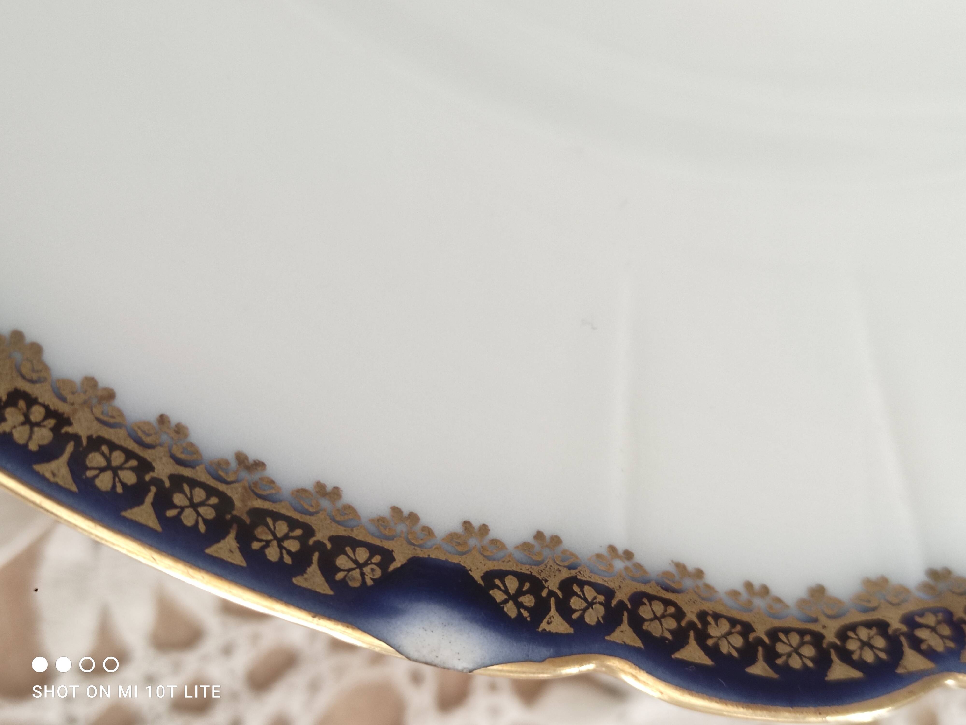 Lot de 9 assiettes creuses en porcelaine de Limoges Haviland frise florale bleu nuit et or