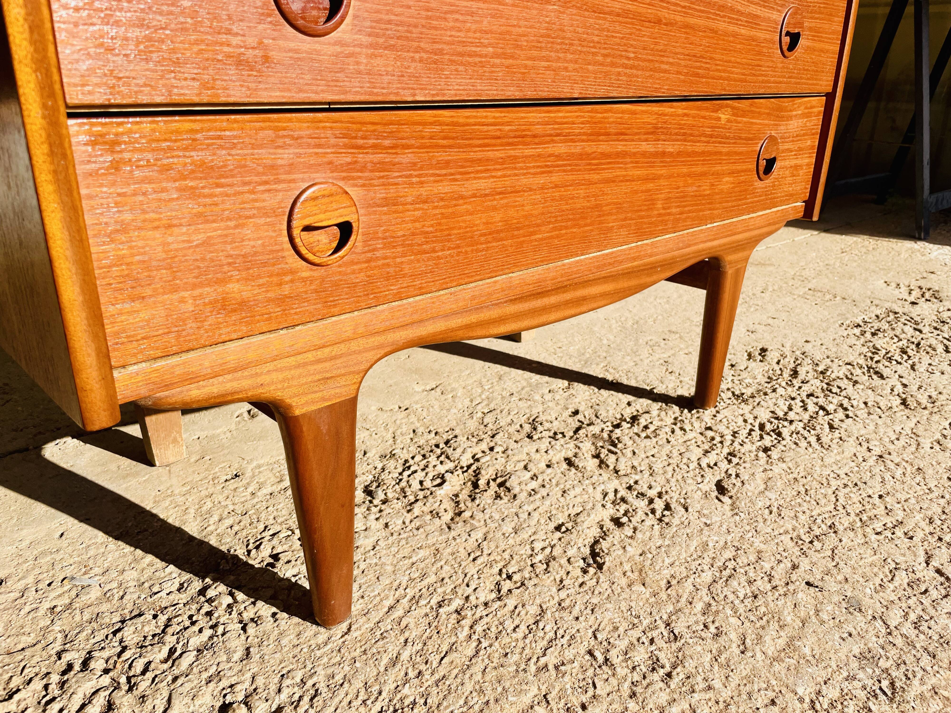 Scandinavian chest of drawers 60
