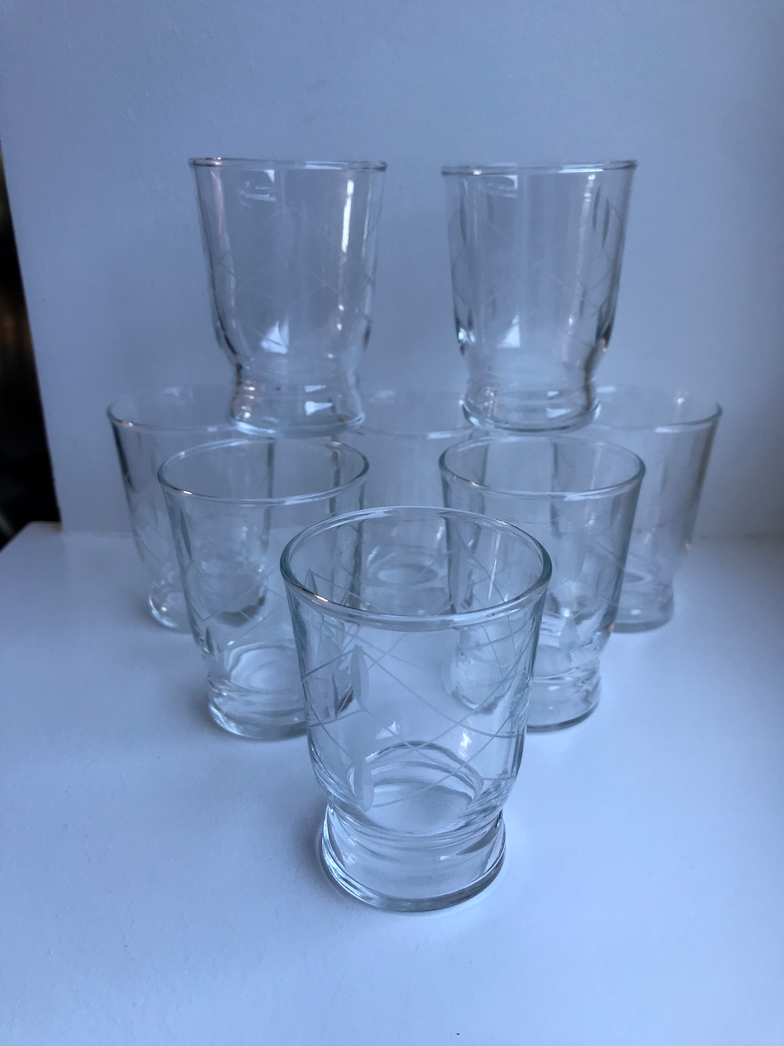 Set of 8 glass water glasses engraved 50s