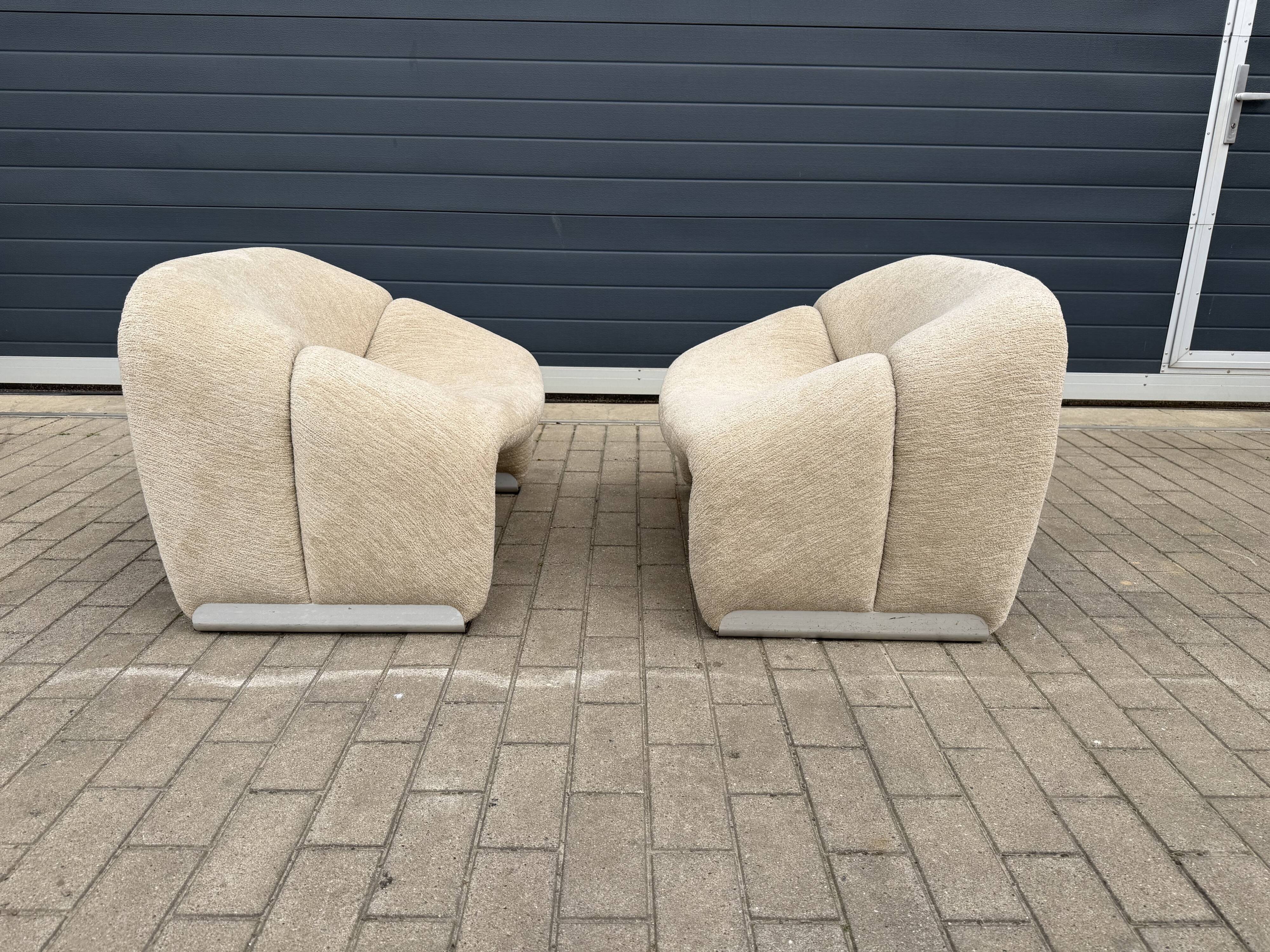 2x Artifort Groovy F598 Pierre Paulin, Pierre Frey: Chenille Igor (Sable)