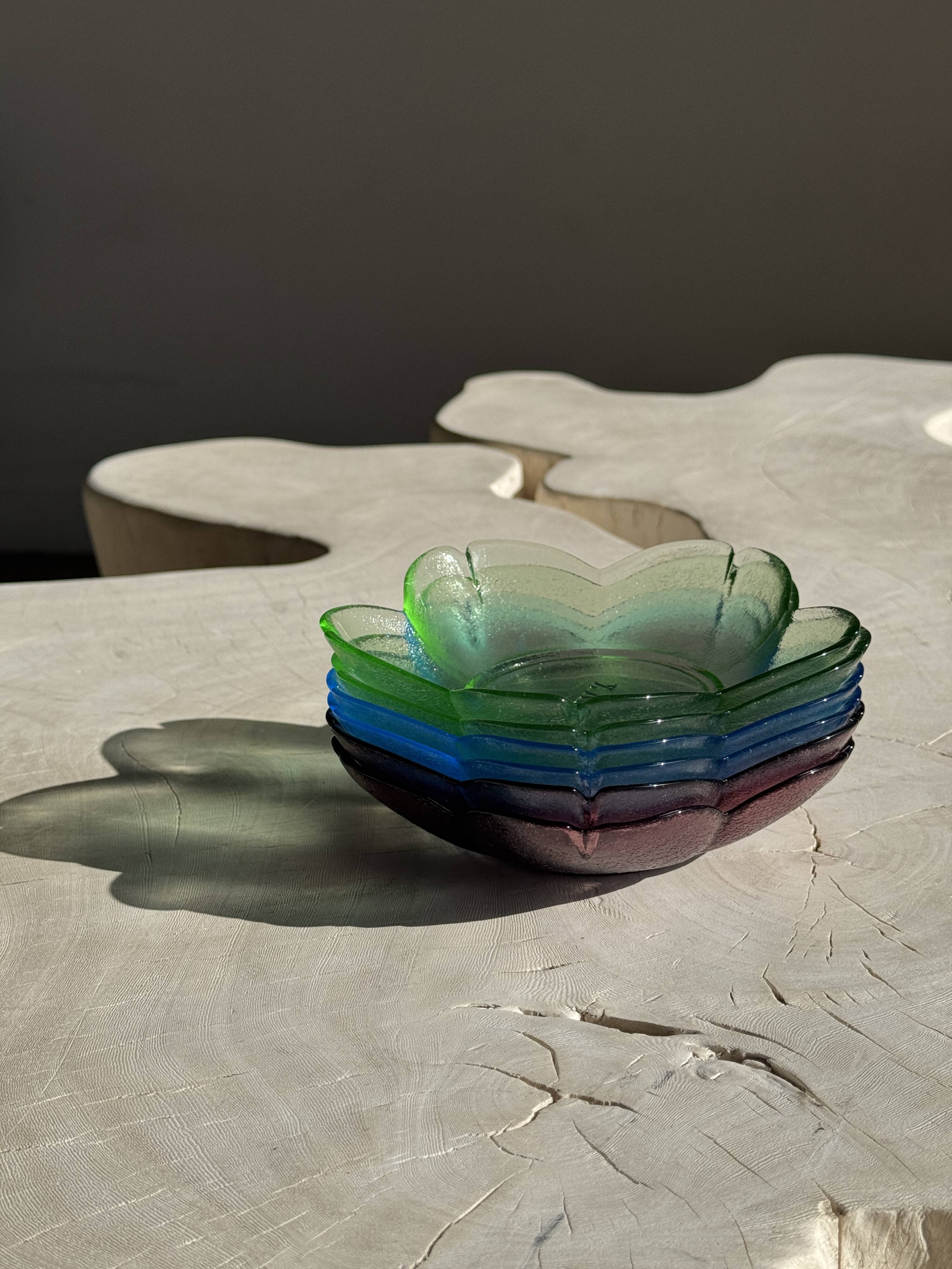 6 vintage flower-shaped bowls, XVM brand on the bottom