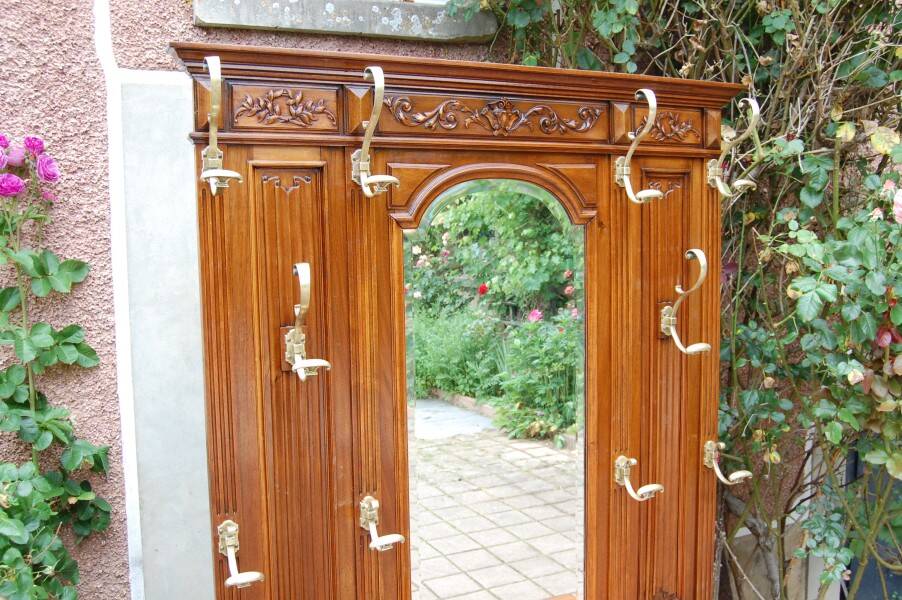 Napoleon III wardrobe in walnut from the late 19th century.