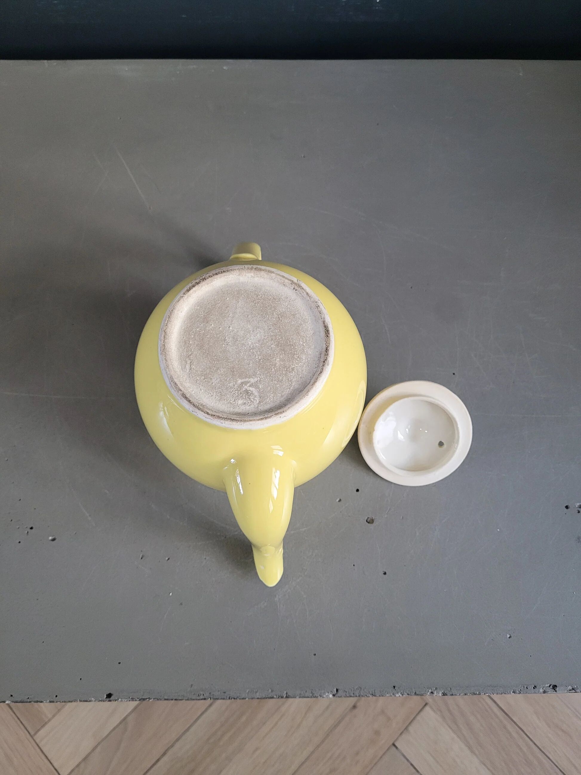 Old yellow porcelain teapot - 0.7L - Ref 890