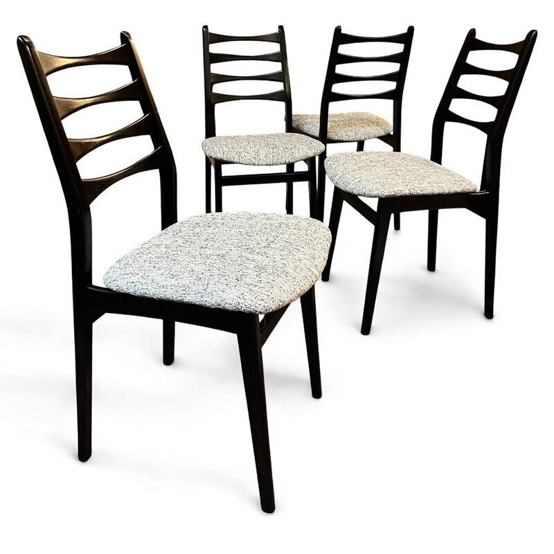 Série de 4 chaises en bois laqué noir, 1960