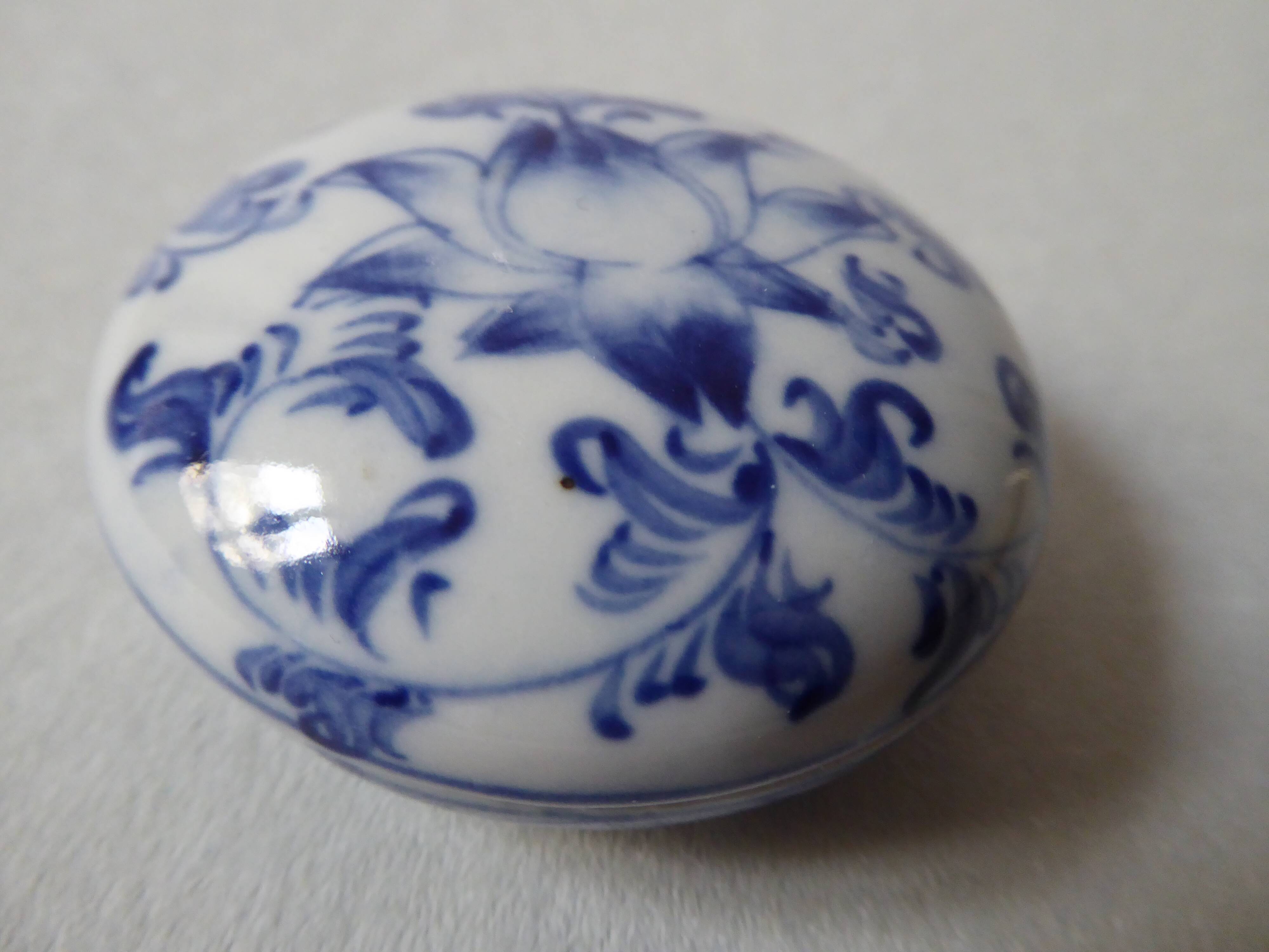 Porcelain pill box decorated with blue and white flowers