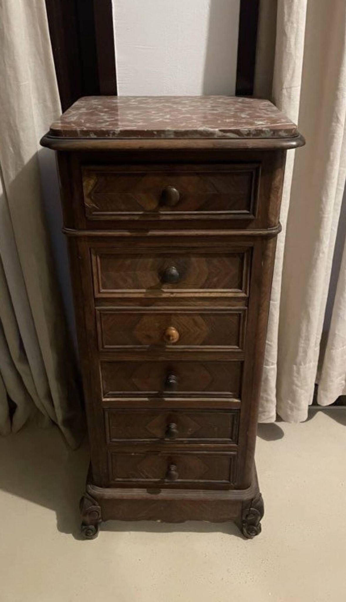 Chest of drawers