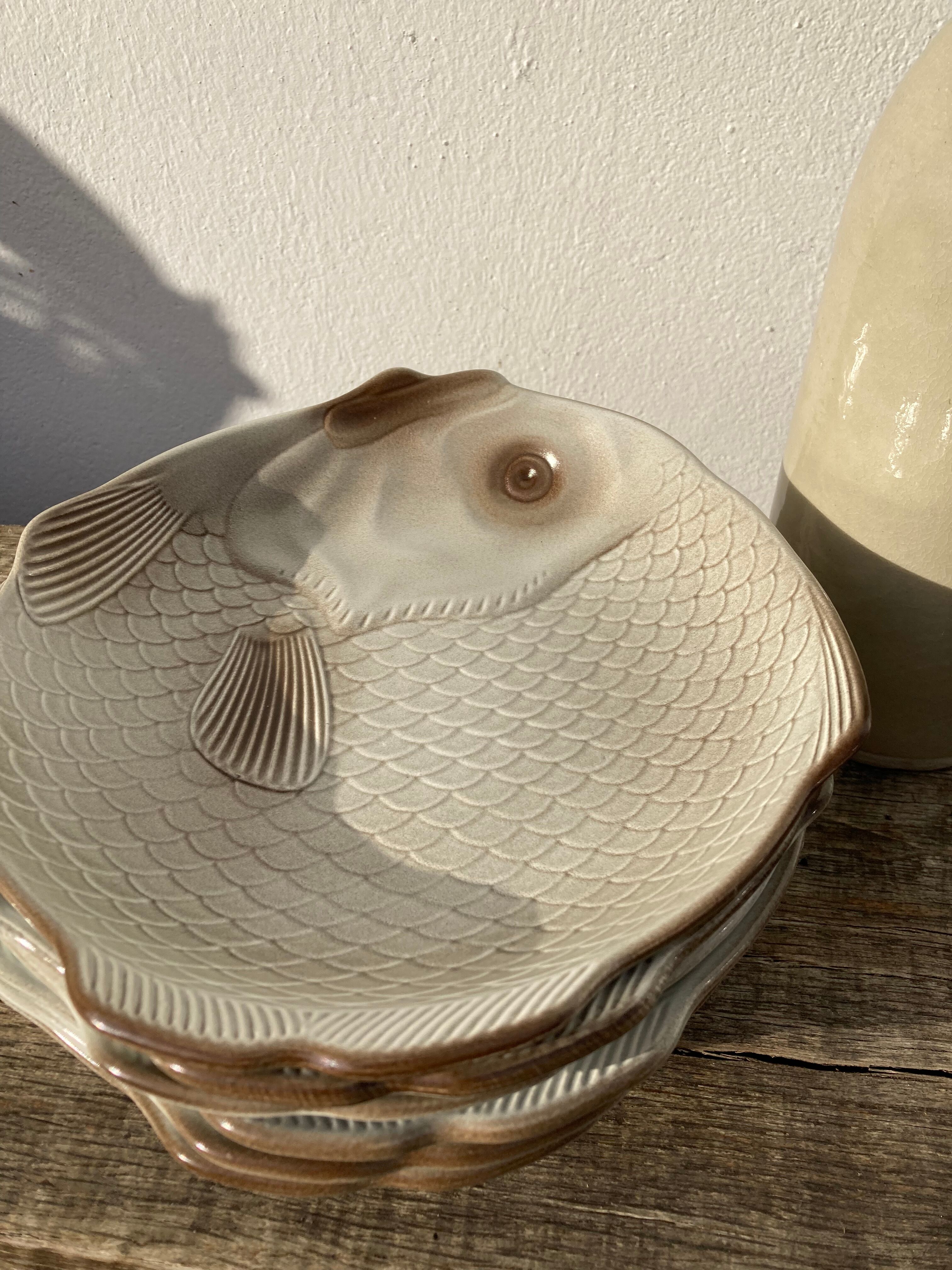6 flat plates fish in beige ceramic Salins les bains