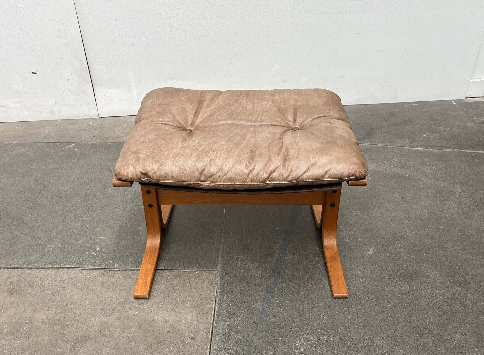 Modern Mid-Century Norwegian Siesta Pouf in Leather by Ingmar Relling for Westnofa, 1960s