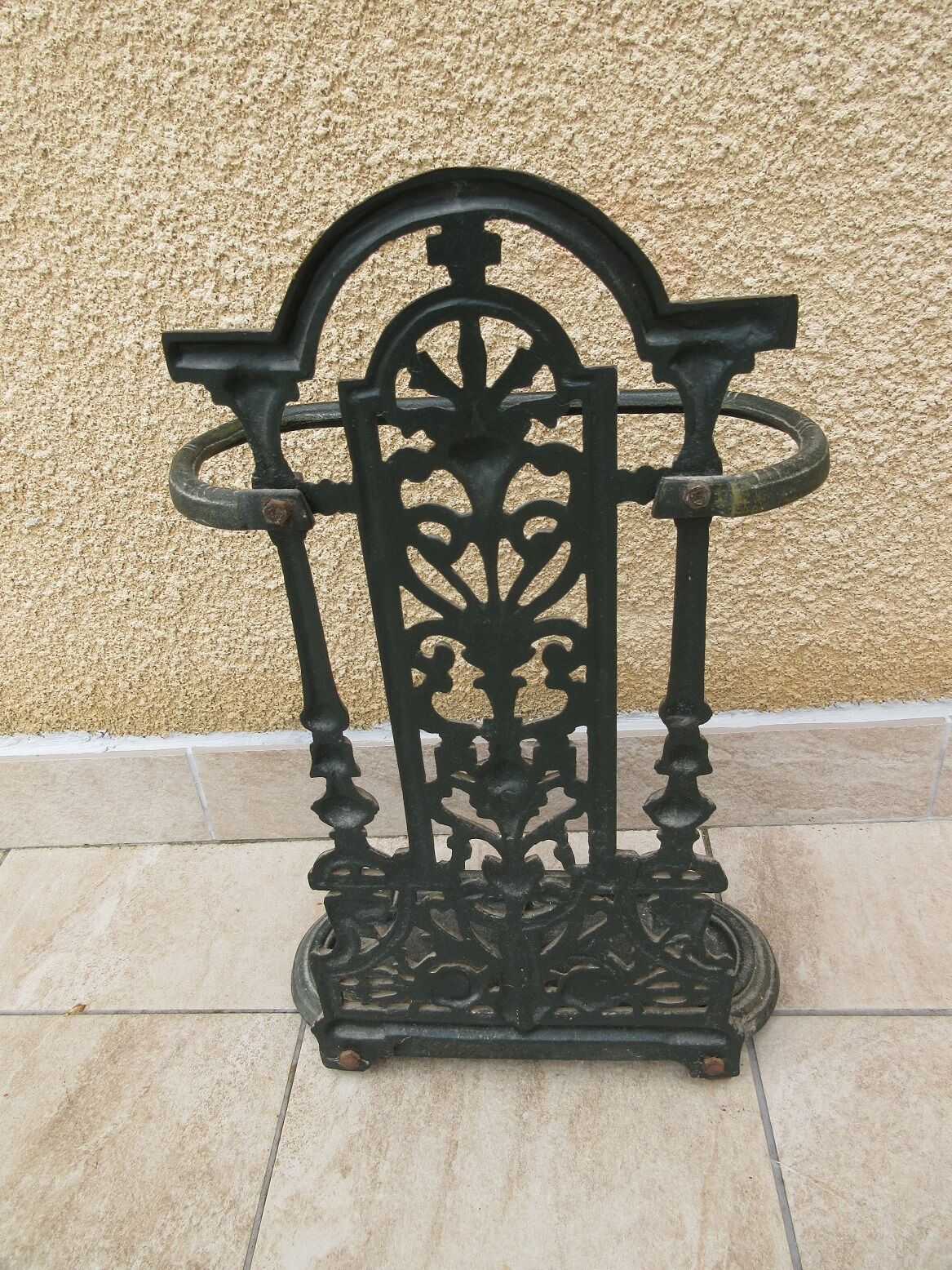 Cast iron umbrella holder