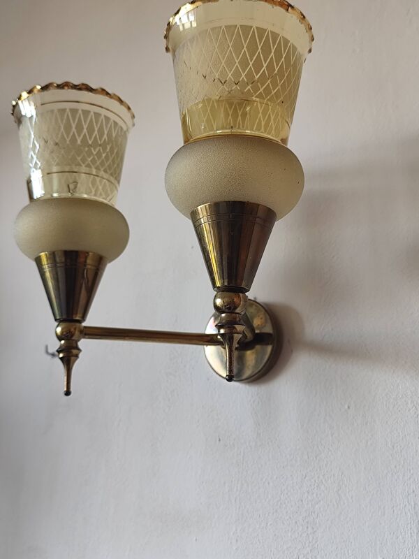 Applique murale vintage années 50, 2 bras de lumière, métal,  laiton et tulipe verre opaque