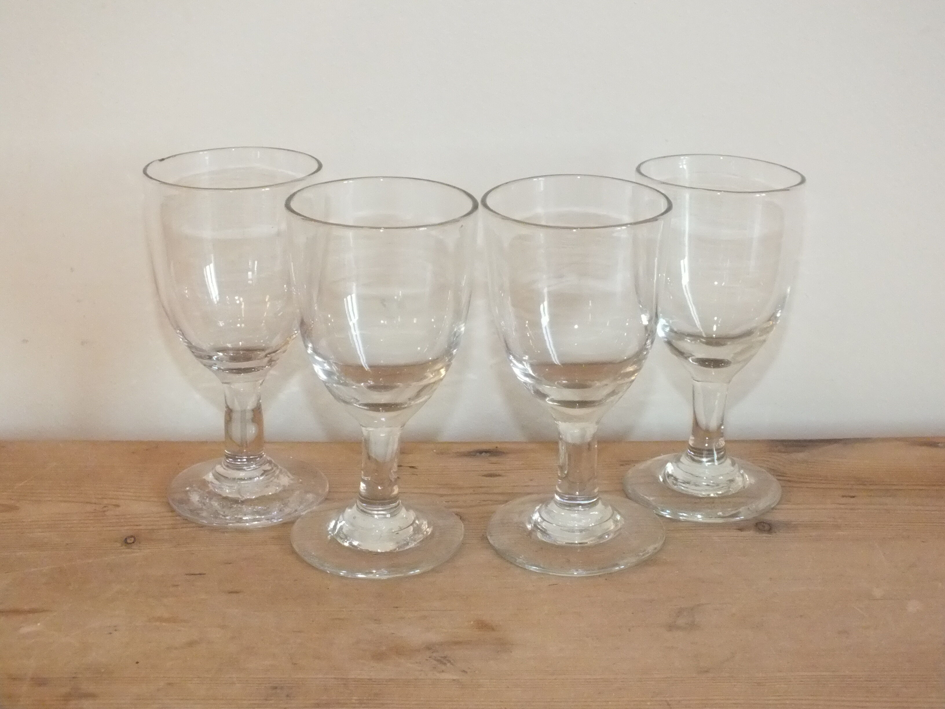 4 antique glasses in port or alcohol decorated with arabesques