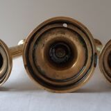 Lot de trois anciens bougeoirs en laiton