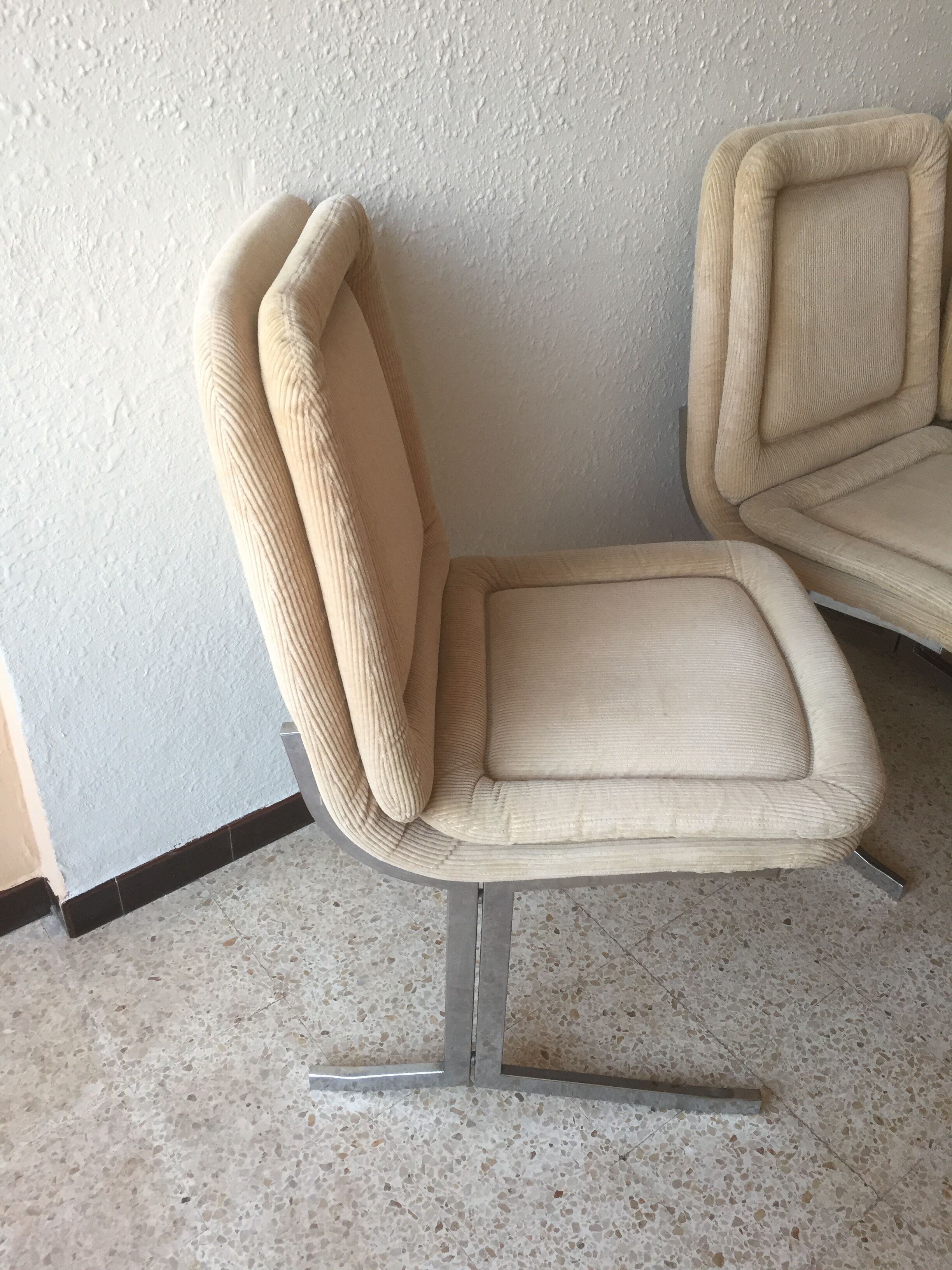 Set of 4 chairs in cream velvet seventies