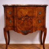 Louis XV style commode with a projection in marquetry.