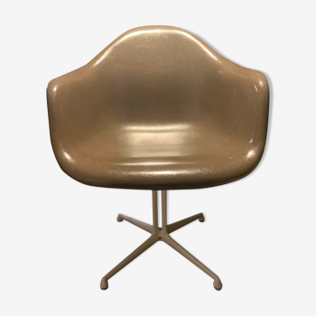 Eames chair - Herman Miller La Fonda