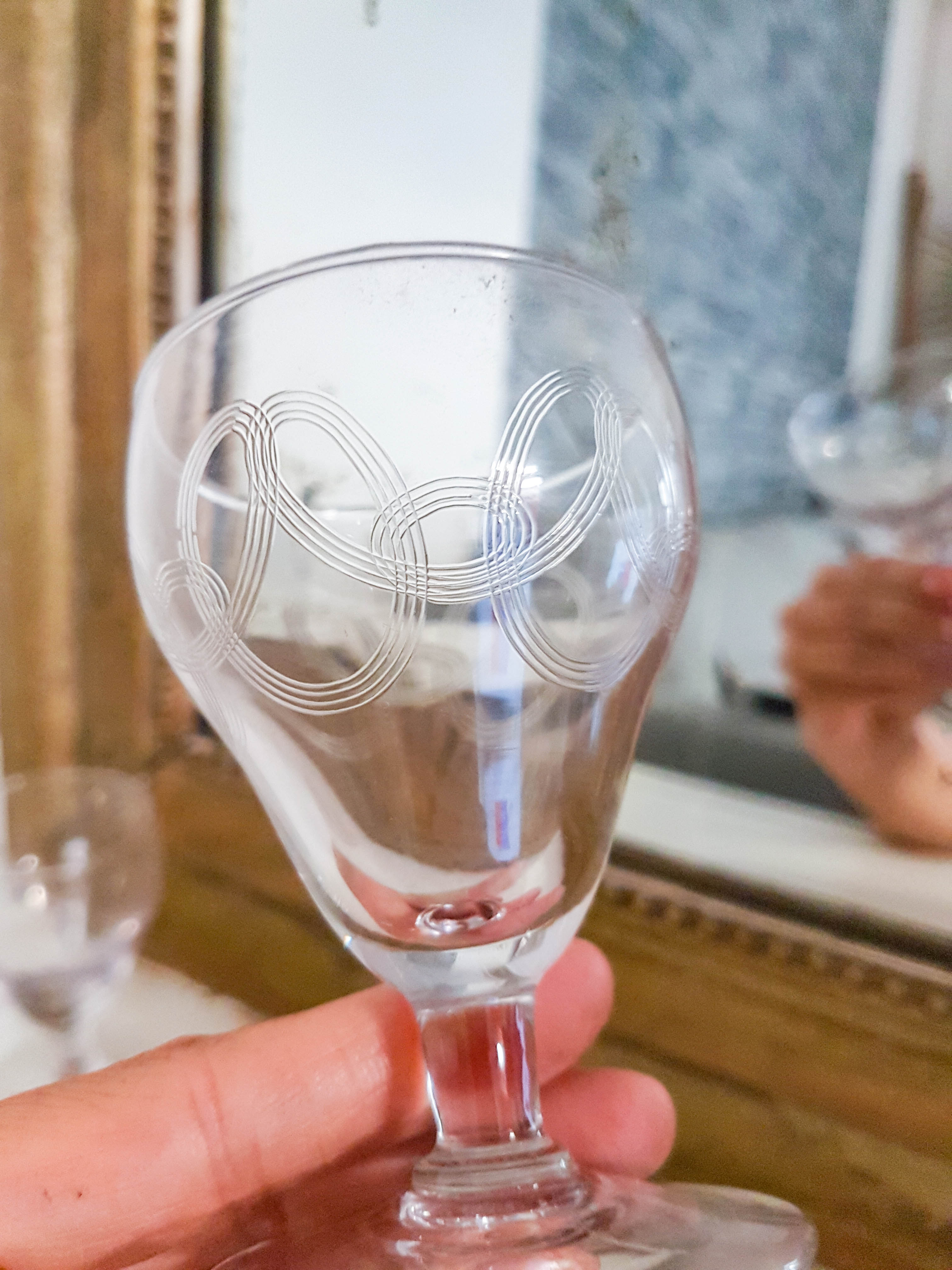 Set of 6 engraved crystal port or liqueur glasses