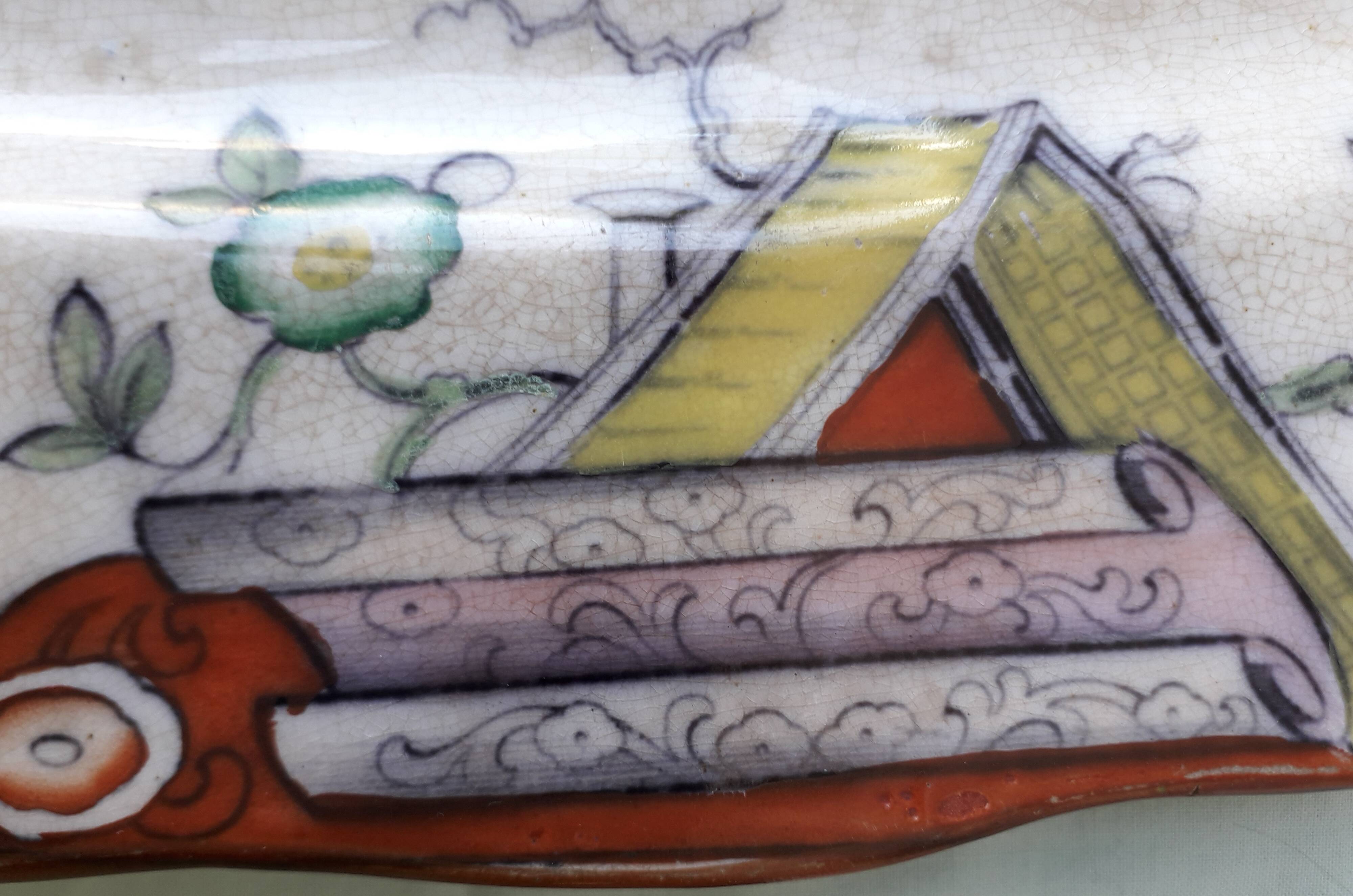 Plat en faience décor japonisant
