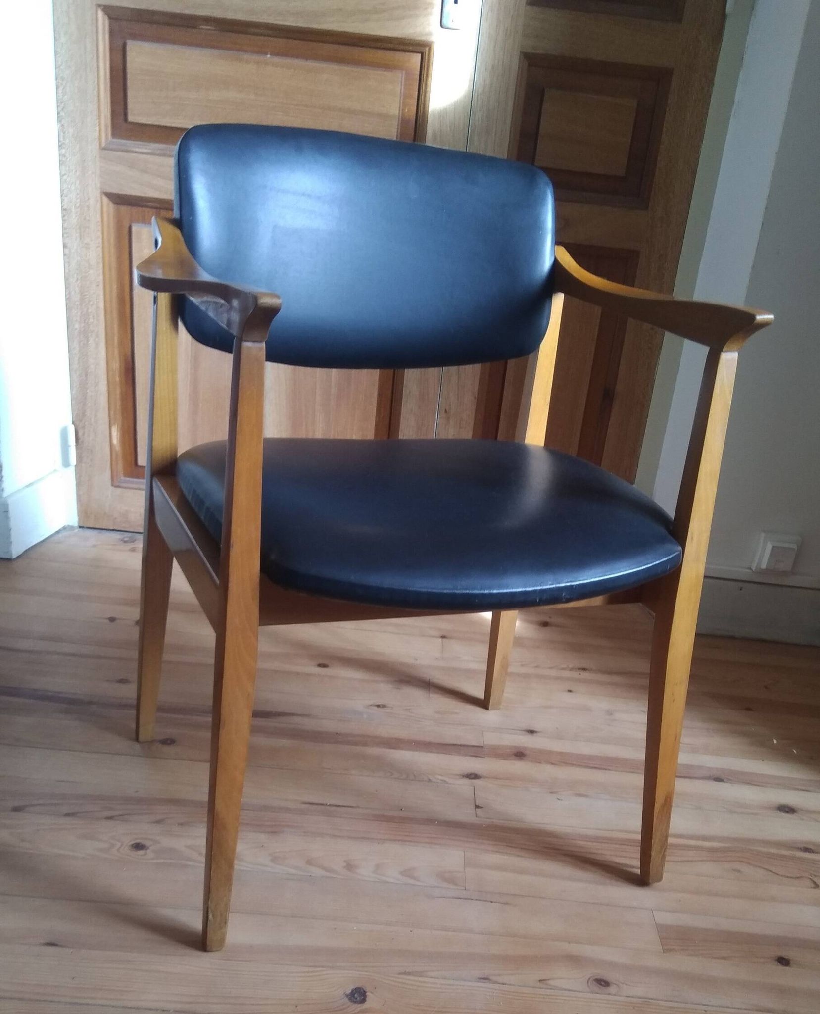 Large Scandinavian office armchair