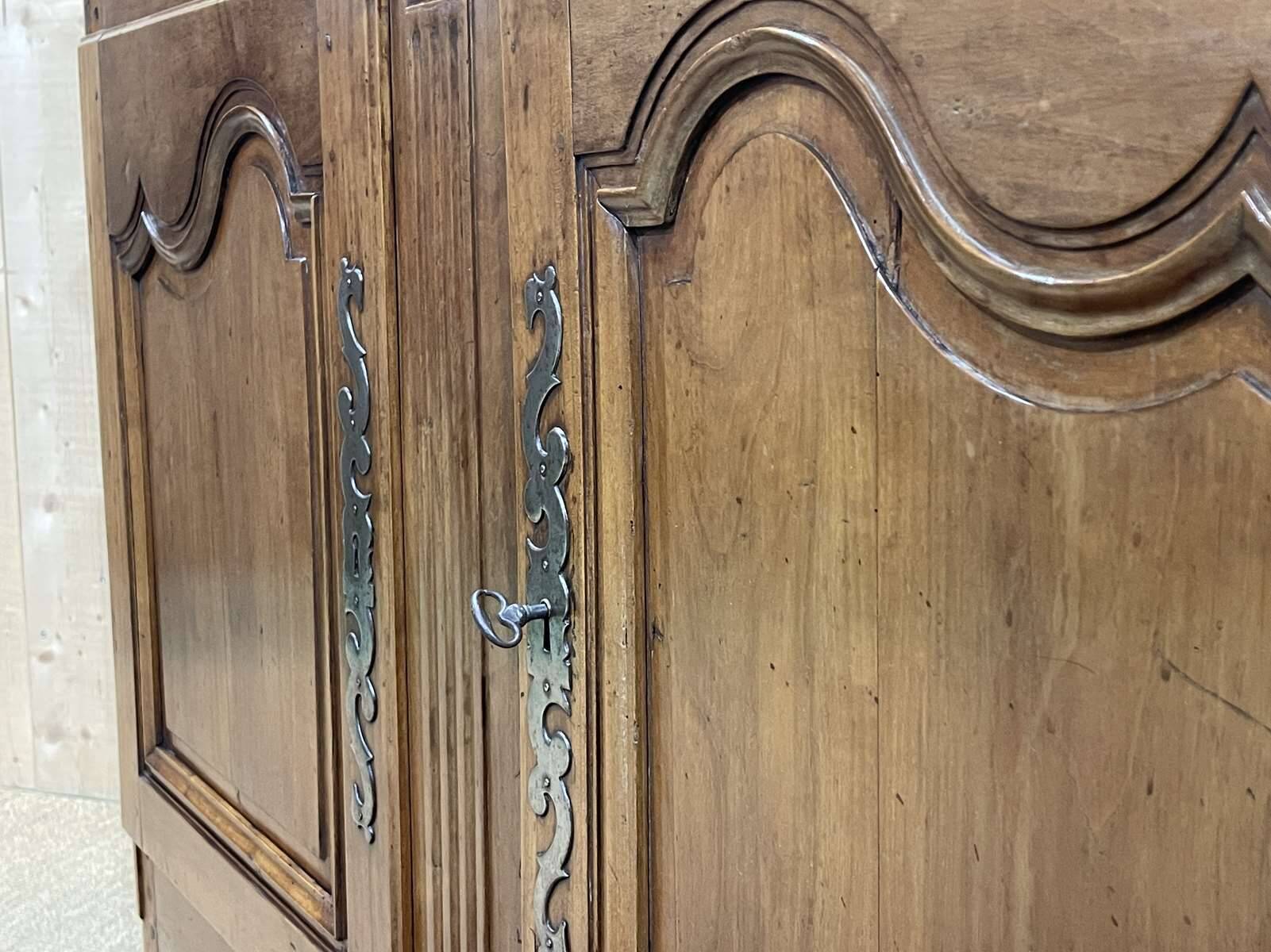 Vendéen Louis XV buffet from the early 19th century in cherry and oak