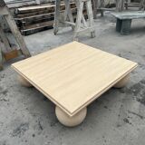 Table basse carrée en pierre avec pieds de balle sculpturaux