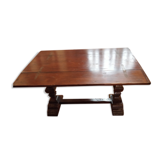 Disdable game table in solid oak