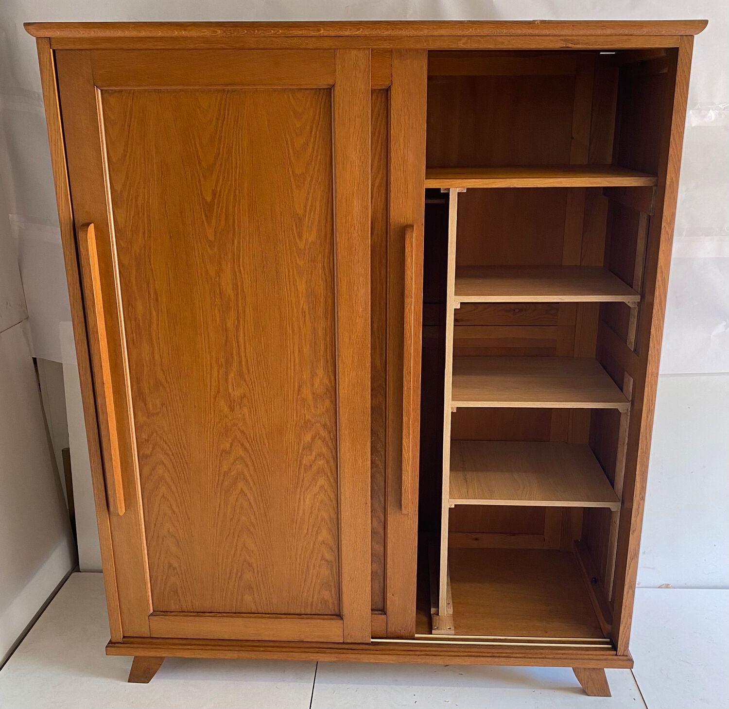 Vintage wardrobe feet compass year 60