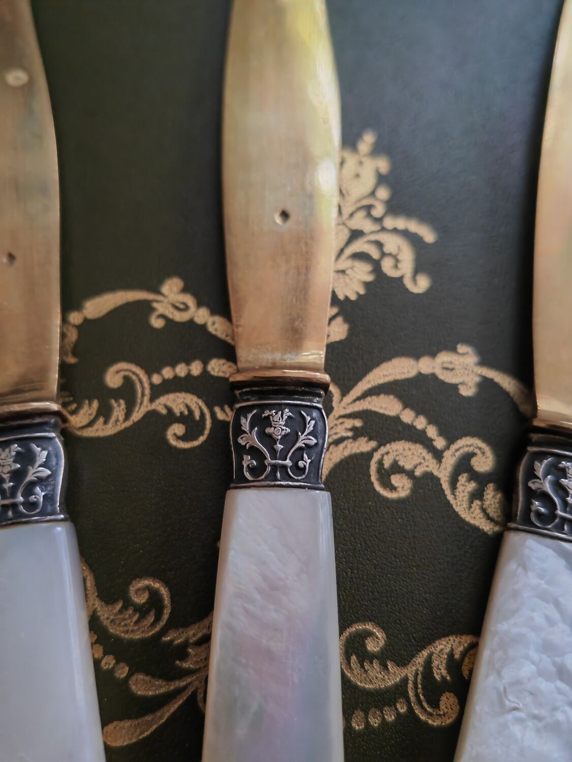 7 old mother-of-pearl knives